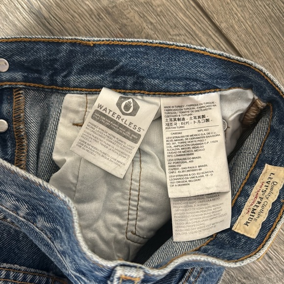 • Levi's • Women's Premium 501 Original Fit Jeans
Blue 25 Cotton - Picture 4 of 5